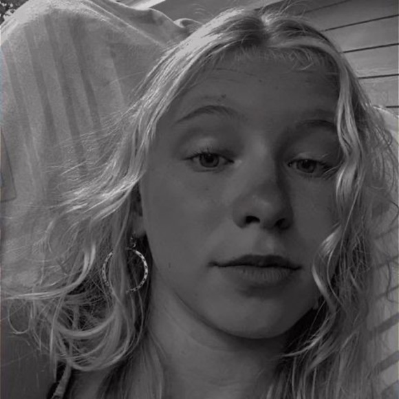 Profile Picture of Savannah Abrams (@shultssavannah) on Poshmark