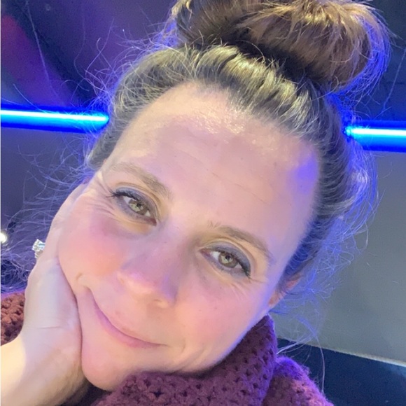 Profile Picture of Mary Cooley (@mcooleo) on Poshmark