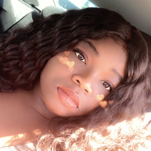 Profile Picture of Felysha Louissaint (@felysha710) on Poshmark