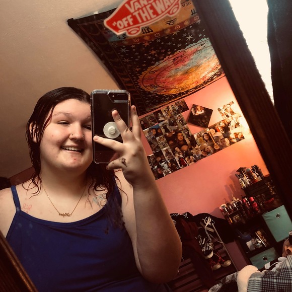 Profile Picture of Hope Wright (@wr1ghthot) on Poshmark