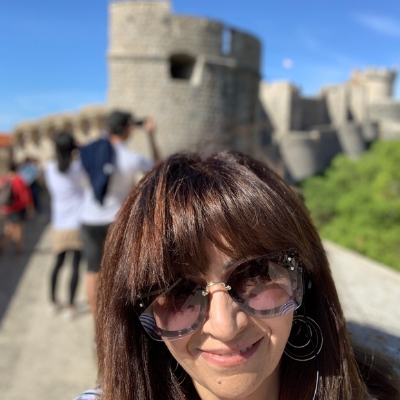 Profile Picture of Susie Adamian (@susie_adamian) on Poshmark