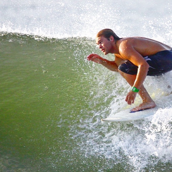 Profile Picture of Frank Christopher (@wavesonwaverly) on Poshmark