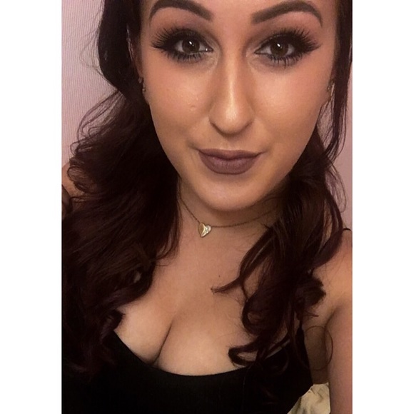 Profile Picture of Chyane Chituras (@chyyy_tea) on Poshmark