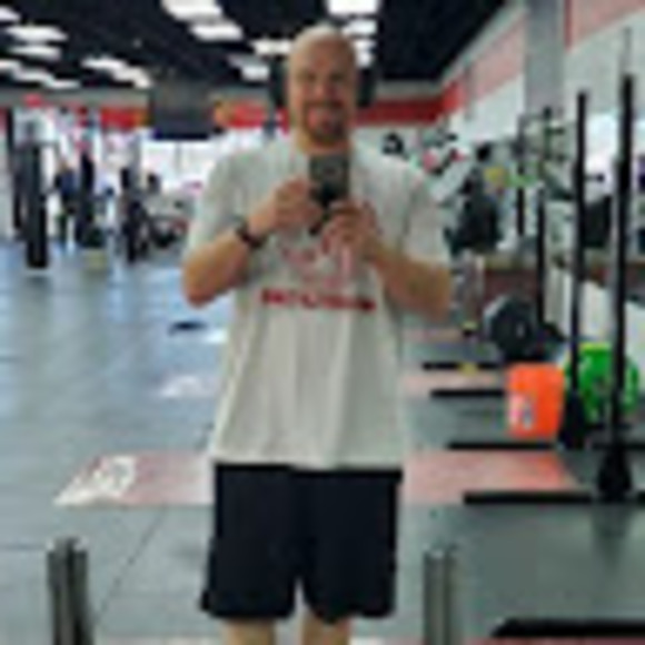 Profile Picture of Andrew Urenda (@andrewjjurenda) on Poshmark