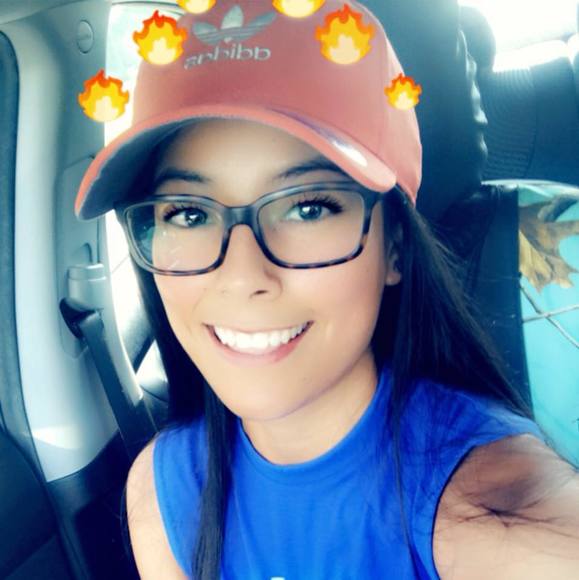 Profile Picture of Daniela Alatorre (@danielaalatorre) on Poshmark