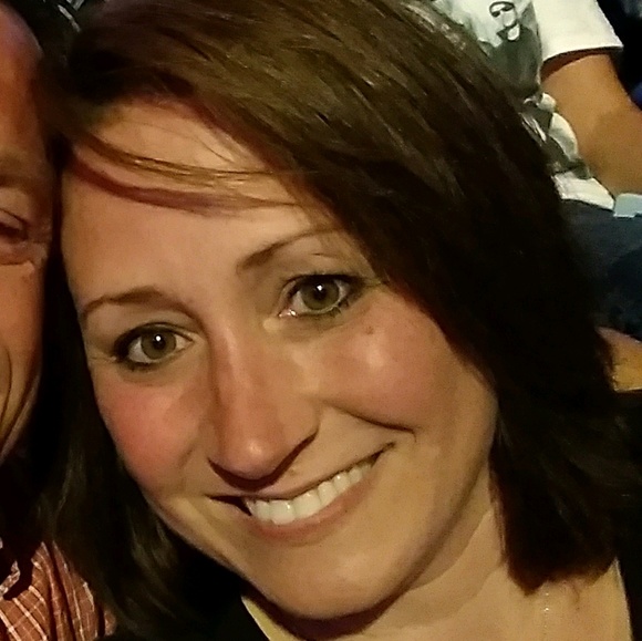 Profile Picture of Elizabeth Gryzmala (@egryz) on Poshmark