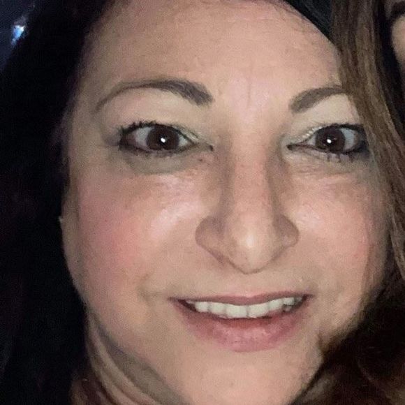 Profile Picture of Dina Basciano (@deenie1203) on Poshmark