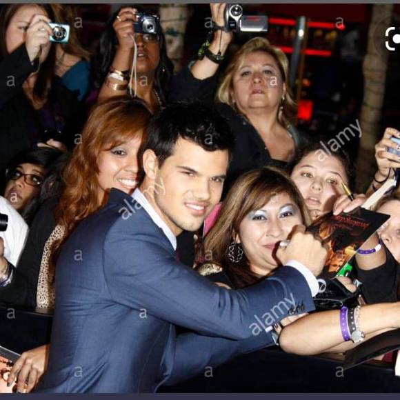 Profile Picture of Erika Hendrickson (@eribaby37) on Poshmark