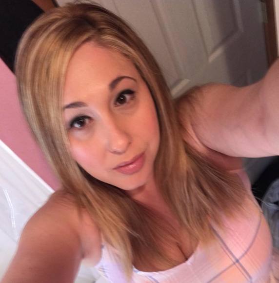 Profile Picture of Jen Steed (@jenpen629) on Poshmark