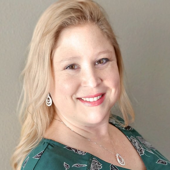 Profile Picture of Sara Gadeken (@sara_marie001) on Poshmark