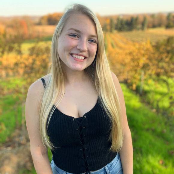 Profile Picture of Sammantha Cummings (@scummings2014) on Poshmark