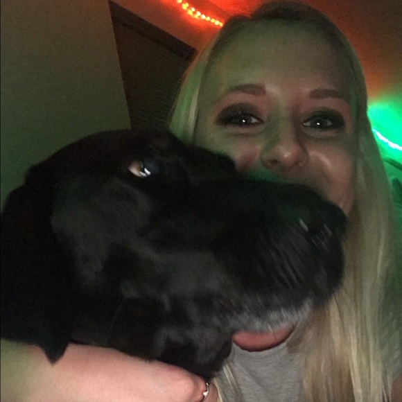 Profile Picture of Gabbie Riveness (@grivy123) on Poshmark