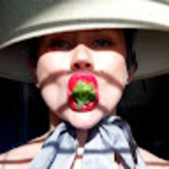 Profile Picture of Ann Koch (@ann6462001985) on Poshmark