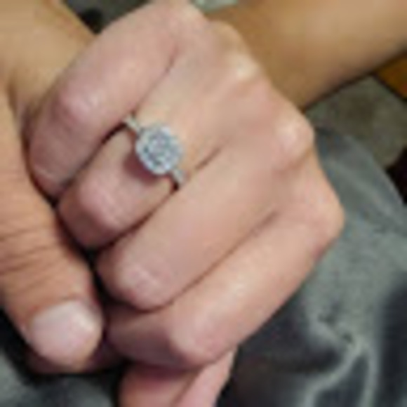 Profile Picture of Dani Schmitz (@dani_schmitz) on Poshmark