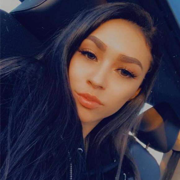 Profile Picture of Maria Hernandez (@marianoelle23) on Poshmark