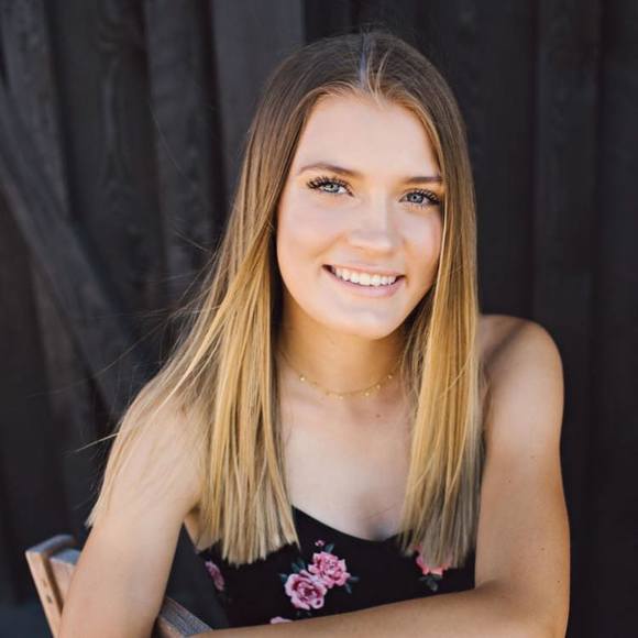 Profile Picture of Morgan Jacobson (@morganjacobson2) on Poshmark