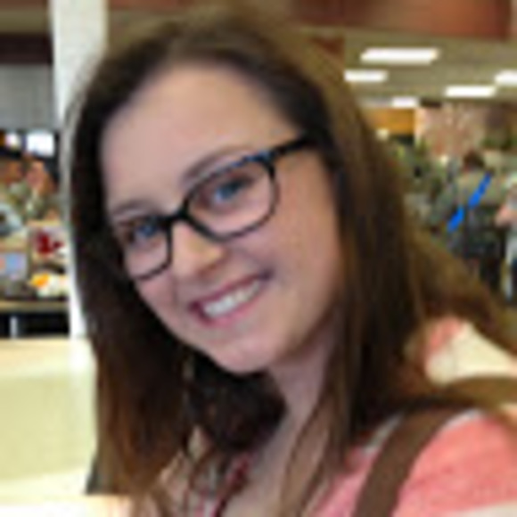Profile Picture of Whitnee Hayag (@whitneehayag) on Poshmark