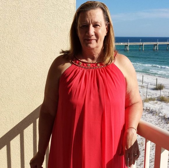 Profile Picture of Dawn Carter (@dcarter57) on Poshmark