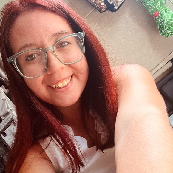 Profile Picture of Kiersten Smeal (@kiersten_smeal) on Poshmark