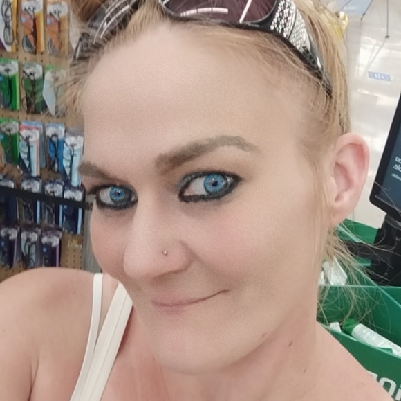 Profile Picture of Josephine Broome (@josierickman89) on Poshmark