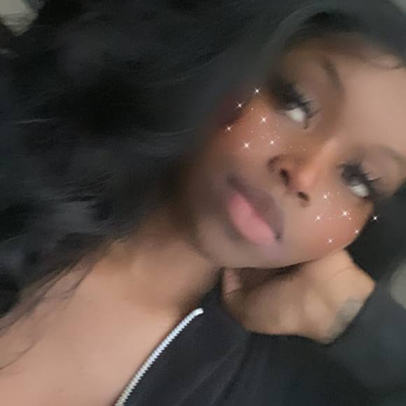 Profile Picture of Ellen Cleaver-browne (@diazemonroe) on Poshmark