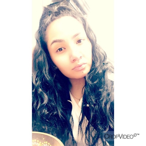 Profile Picture of Laura Olarte (@parcerabellaa) on Poshmark