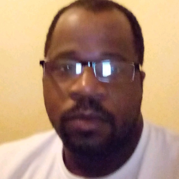 Profile Picture of Juan Spraggins (@jspraggins58) on Poshmark