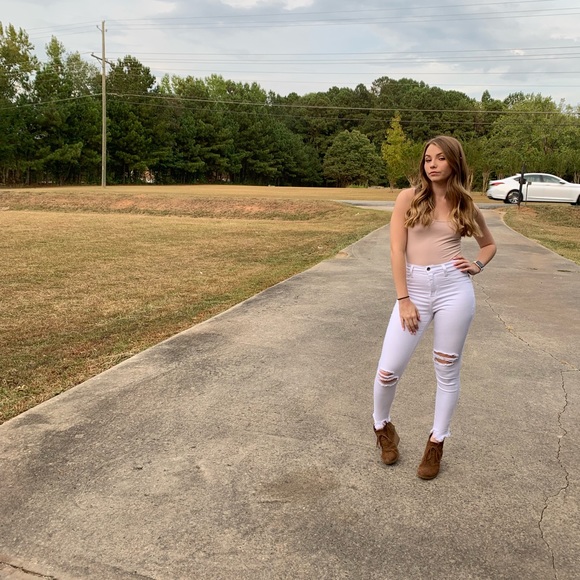 Profile Picture of Courtney Minix (@courtneyminix) on Poshmark