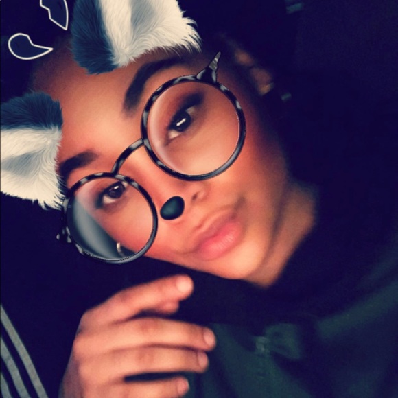 Profile Picture of Cheree Williams (@chereelynnxo) on Poshmark