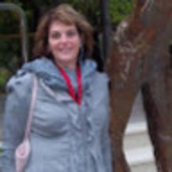 Profile Picture of Kelly Faff (@faffkelly) on Poshmark