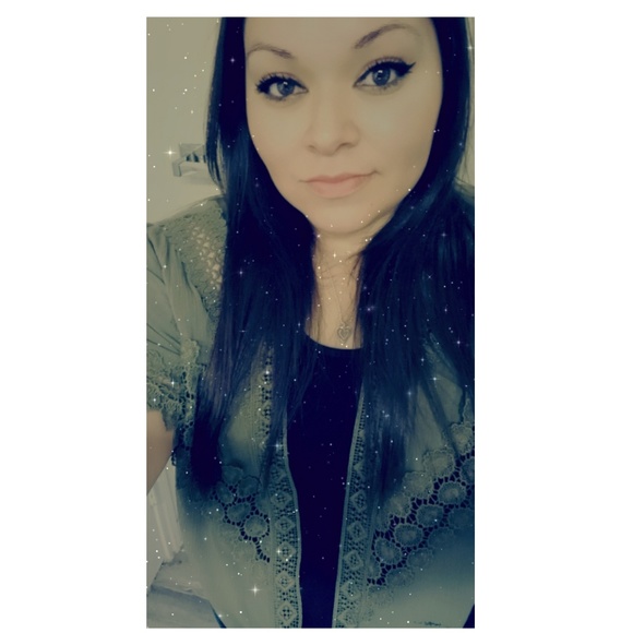 Profile Picture of Sandra Calderon (@sgcalde11) on Poshmark
