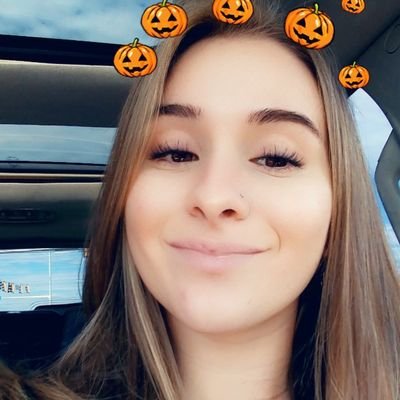 Profile Picture of Vallie Jo Wallis (@VallieWallis) on Twitter