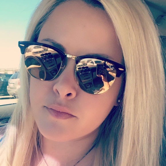 Profile Picture of Claudia Gunetti (@clgunetti) on Poshmark