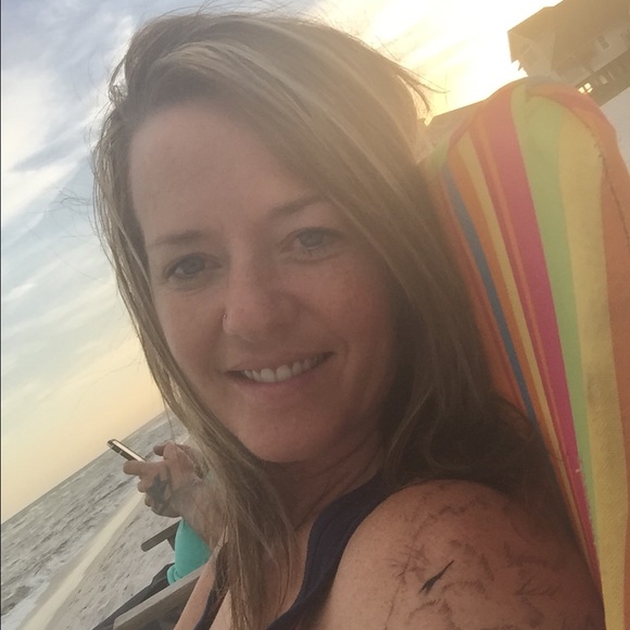 Profile Picture of Lauri Nelson (@laurinelson13) on Poshmark