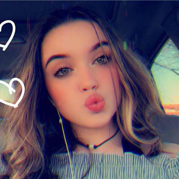 Profile Picture of Emma Arntfield (@littlelollipo29) on Poshmark