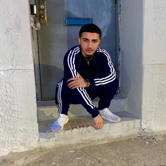 Profile Picture of Christopher Briones (@chriswrighht) on Poshmark