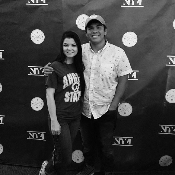 Profile Picture of Elisha Cisneroz (@elishacis32) on Poshmark