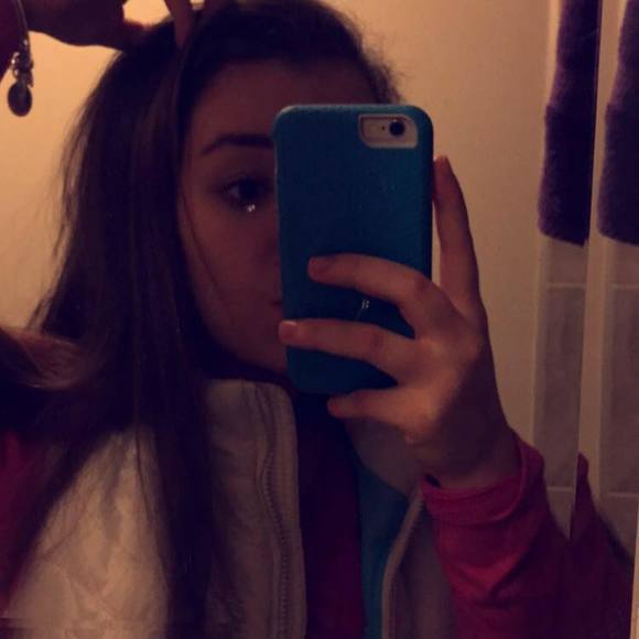 Profile Picture of Sarena Smith (@sarenasmith594) on Poshmark