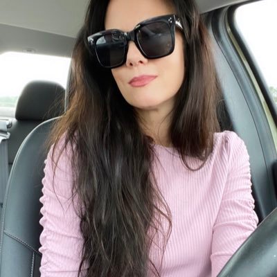 Profile Picture of Jennifer Fontaine R. (@Wildflowerwax) on Twitter