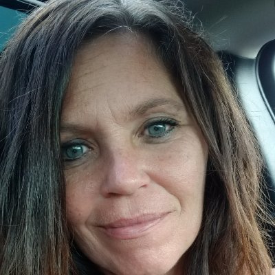 Profile Picture of Shellie M Roberts (@ShellieMRobert1) on Twitter