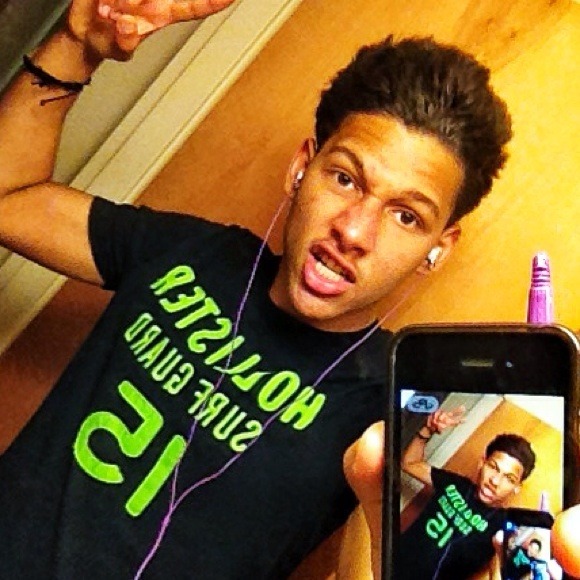 Profile Picture of Joshua Sanchez (@joshua16) on Poshmark