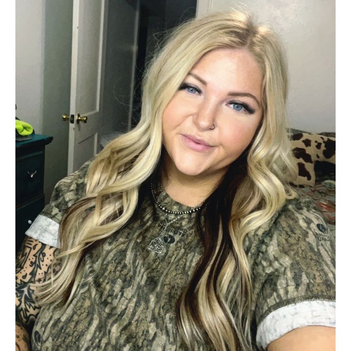Profile Picture of L A U R A 🖤 (@laura.whitlock) on Tiktok