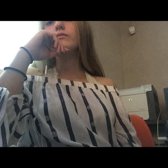Profile Picture of Madison Colgate (@shaded_sky) on Poshmark