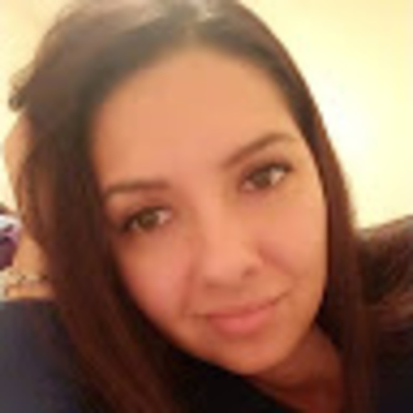 Profile Picture of Ashley Lynde (@ashleylynde) on Poshmark