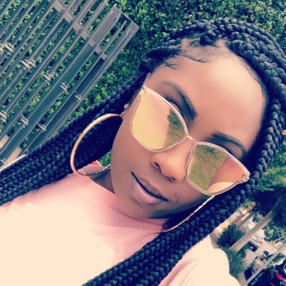 Profile Picture of Ahkia D (@ahkiad91) on Poshmark