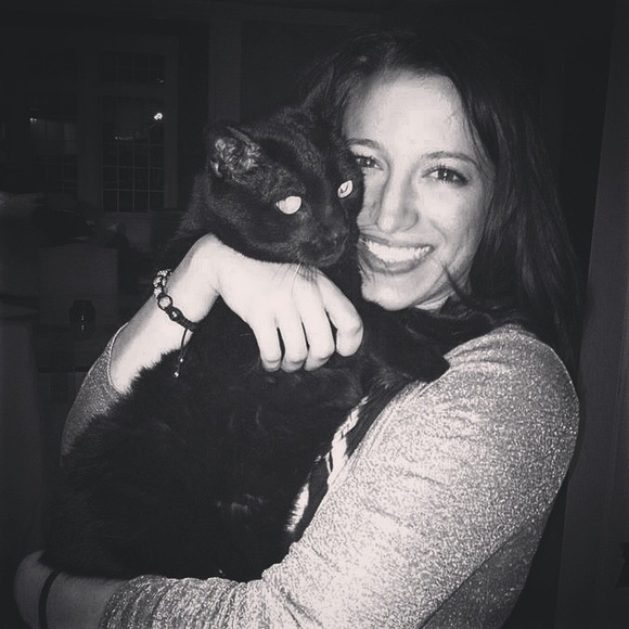 Profile Picture of Sara Franzese (@motherofdrogon) on Poshmark