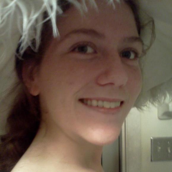 Profile Picture of Coral Gunton (@zero_staris) on Poshmark