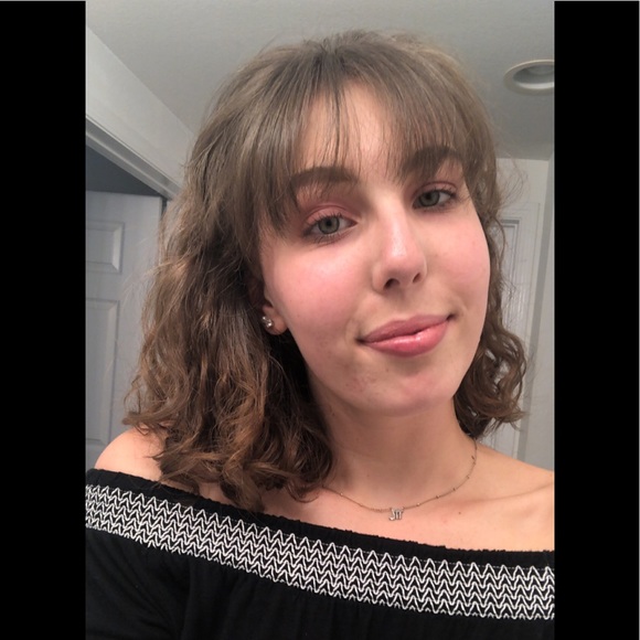 Profile Picture of Emily Daniel (@emzy415) on Poshmark