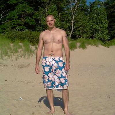 Profile Picture of Chris Parmelee (@crispy_fried56) on Twitter