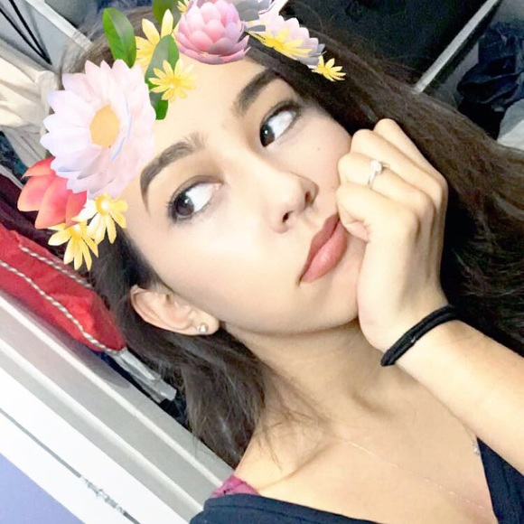 Profile Picture of Alexea Mullis (@lexietaye) on Poshmark
